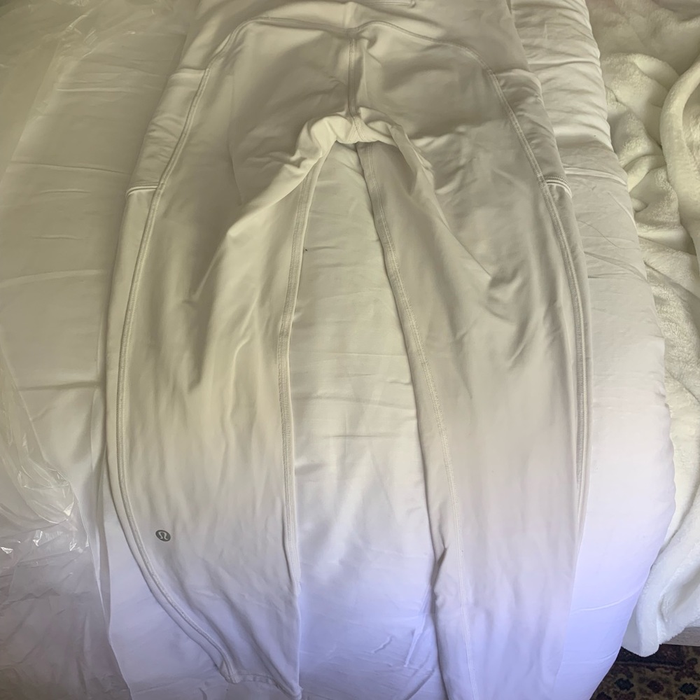 white lululemon speed up 28’’ leggings